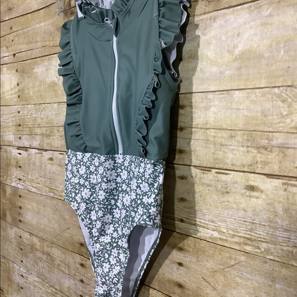 Girls sheen one piece high waist  baby suit size 130 (7/8) New With Out Tags - Picture 3 of 5